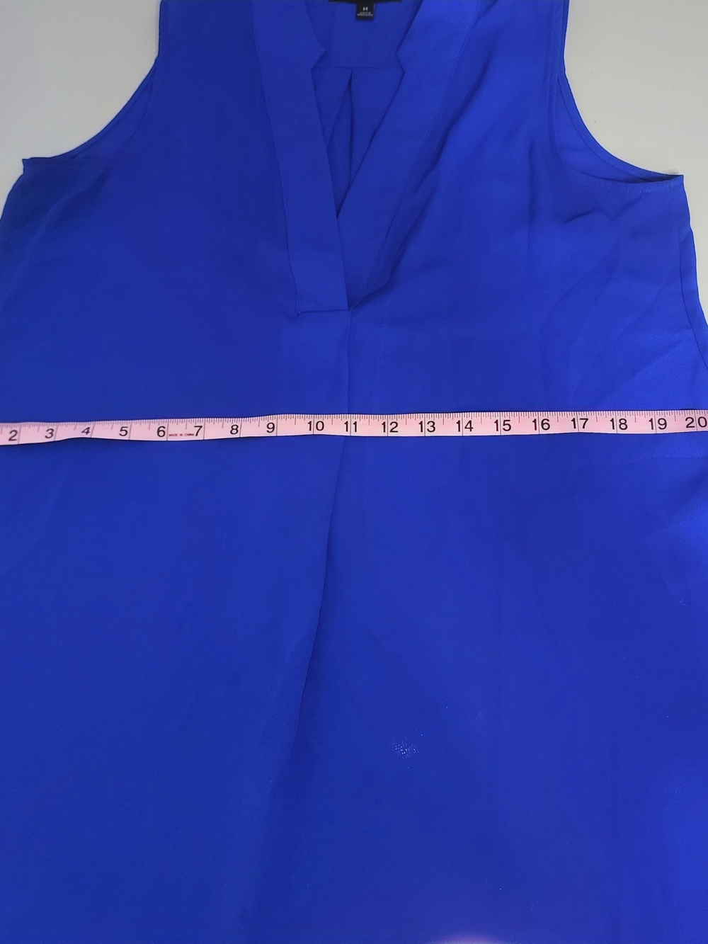 Banana Republic Royal Blue Sleeveless Split V-Neck Blouse Tunic Top Size M - Picture 7 of 7